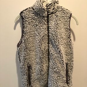 NEVER WORN W TAGS gray fuzzy vest